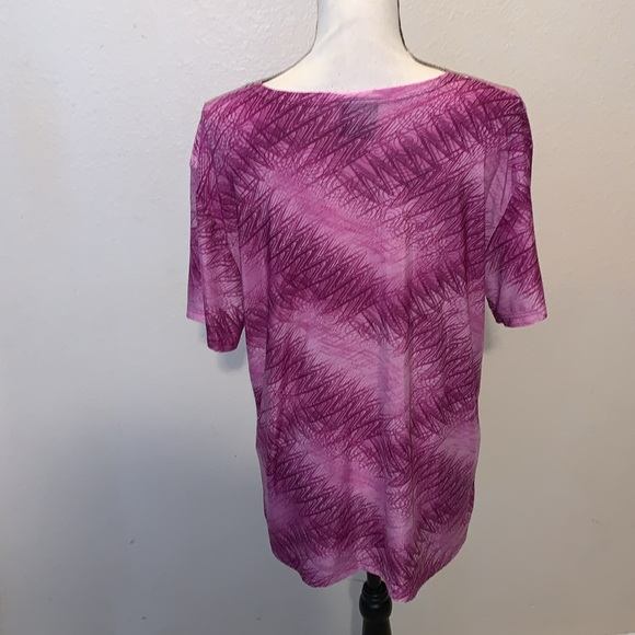 DC Classic Las Vegas Short Sleeve Scalloped V-Neck Pink Glitter Blouse - Picture 8 of 9